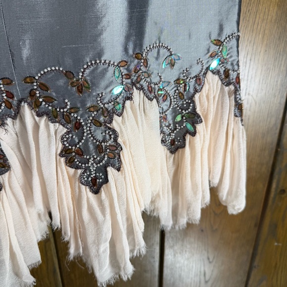 mac & jac Steel Grey Beaded Silk Pencil Skirt with Peachy Pink Flutter Hem (2) - Picture 9 of 11